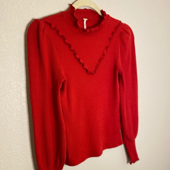Free People Tops - SALE 3/$15 Free People Ribbed Ruffle Mockneck Top